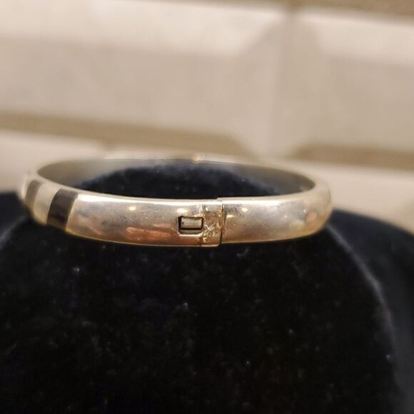 STERLING SILVER & ONYX Bangle - Picture 3 of 7